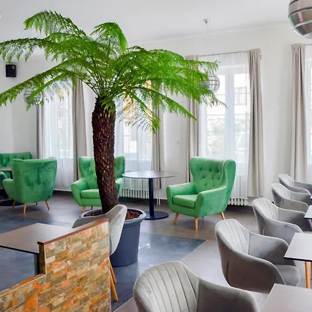 Rose Hotel