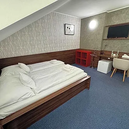 Rose Hotel