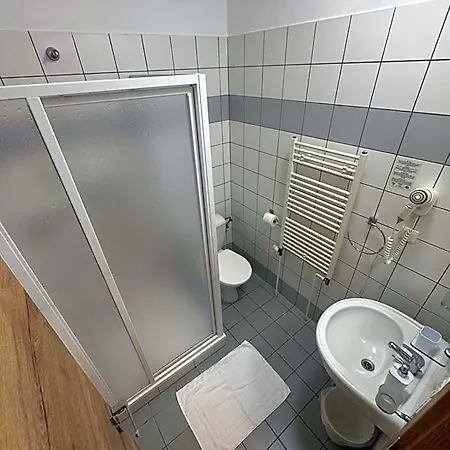 Rose Hotel